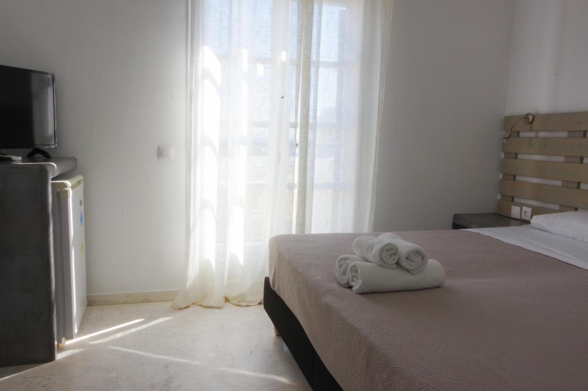 Hotel Mohitero Kamári Екстериор снимка
